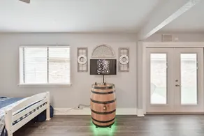 Pets OK, NEW Hot Tub, Arcade, 65” TV, 300mb+ WIFI, Long Term Stays Available - Image 4