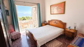 F5 seafront apartment with rooftop sea view - Image 3