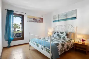 Holiday Apartment 'Isla and Ocean' With Pool and Wi-Fi - Image 5
