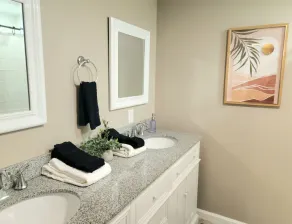 Modern Home, Sleeps 10, Near Downtown and VU, over 2000 sqft - Image 5