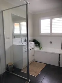 4 bedroom home with 180 degree ocean and township views. Walk to beach and shops - Image 3