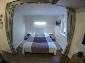 3 Bedroom Apartment with Fireplace in City Center - Image 3