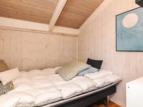 Cozy Holiday Home for Four Guests - Image 5