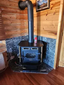 The Peacemaker Cabin: Cozy cabin in enjoyable Apple Valley with AC - Image 2