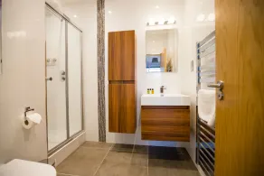 Luxury 4 bedroom - Sleeps 8 - Windsor Castle - Image 2