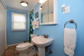 Cozy and Private Home Located within Minutes of Downtown and the Water - Image 3
