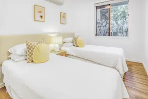 Luxury Beachside Apartment - Image 3