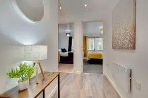 Week2Week Gosforth apartment w balcony - Image 3