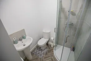 Walking Distance to Restaurants, Bars, Cafes, Metro Station, and Ferry Terminal - Image 2