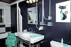 Super Fun Shipping Container Home! Spacious and Stylish! - Image 5