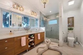The Love Shack: Completely restored 1915 direct beachfront cottage! - Image 2