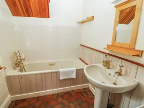 SLADE COTTAGE, pet friendly i Ilam, Staffordshire, Ref 998681 - Image 2