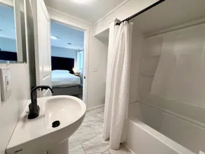 SG King Room # 7A Sum - Image 3