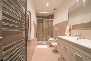 Menaggio Tosca Apartments - Image 2