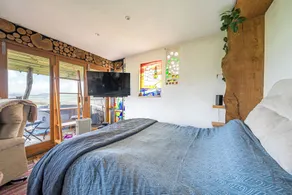 Unique 2-bed Cabin in Llanelli - Image 5