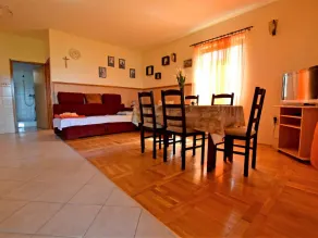 Holiday apartment with air conditioning and terrace - Image 5