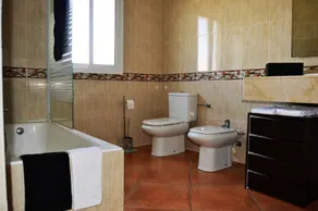 MAGNIFIQUE VILLA AVEC VUE MER ET MONTAGNE IDEAL POUR LES FAMILLES AVEC PISCINE - Image 4