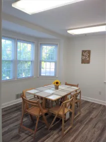 Sunlight floor apartment with parking near Washington DC - Image 4