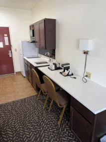 Sandalwood Studios & Suites - Image 4