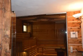 Luxuriöse Blockhütte in Alleinlage mit Direkteinstieg zur Skipiste - Image 4