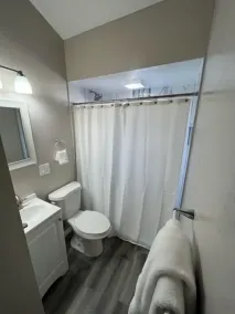 Location! Location! Carraige House with Parking! - Image 3