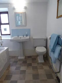 Pet friendly cottage in lovely seaside village perfect for swimmers and walkers - Image 3