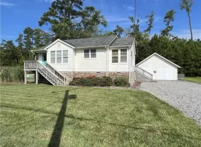 Private Happy 2 BDRM Home Public Beach & Marina  with Restaurant Minutes Away - Image 5