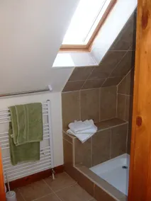 Holiday cottage in rural setting within quiet coastal village. - Image 3