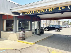 Tecumseh Inn & Suites - Image 3