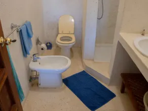 Apartment with pool next to the beach - Image 2