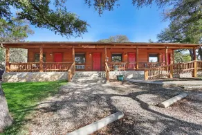 Resort Style Swimming Pool, Fire Pit, Grill, and Bocce Ball! - Image 2