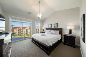 Luxury Beachfront Penthouse Suite. Approved for short-term rentals. - Image 5