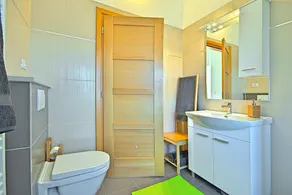 Villa lussuosa per una vacanza attiva in famiglia con piscina salata - Image 4