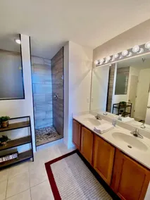 Discover Towers 8102: Exceptional Pools and Elevators Redefining Luxury Living - Image 3