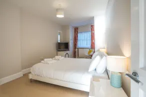 Apartamento Premier con una cama con vistas al mar y balcón. - Image 3