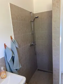 Vue mer, maison de charme récemment rénovée, à 80m de l'océan, 4 chambres, 8 lits - Image 3