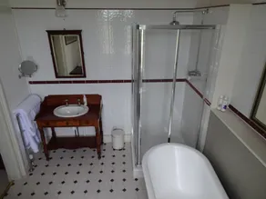 A former hotel set deep in the Dorset countryside in a small village - Image 5