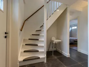 Luxury holiday home with enclosed garden - Image 3