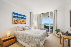 Stunning Apartment Opposite Town Beach with Spectacular Ocean Views - Image 4