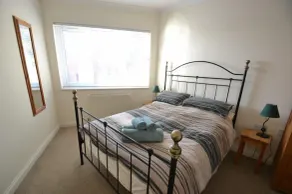 Great dog friendly 2 bed apartment close to village and beach. - Image 5