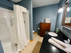 Charming Country Lodge with Modern Amenities - Image 4