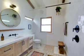 New Beach Bungalow 5 min from beach and restaurants + Hot Tub! - Image 3