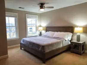 Perfectly situated, great view, sleeps 10+. - Image 4