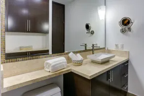 Signature Pinnacle - Luxury Condo with Ocean Views - Image 3