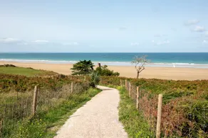 Appartamento 'Ecolodge À 300m De La Plage' con giardino privato e balcone - Image 5