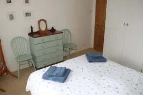 Lovely dog friendly 2 bed bungalow with parking - Image 4