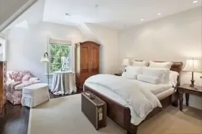 Lakefront Estate in Westchester - Image 2