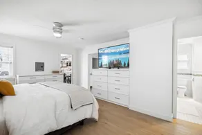 Charming Updated Canal Front 3 Bedroom Cottage - Image 4