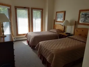 Maison de ville ski in / out, 8 forfaits de ski inc. chaque jour!!  4 BR sur Raccoon Run !! - Image 4