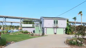 CAPTAIN'S CAPTAIN-Waterfront House - Image 4